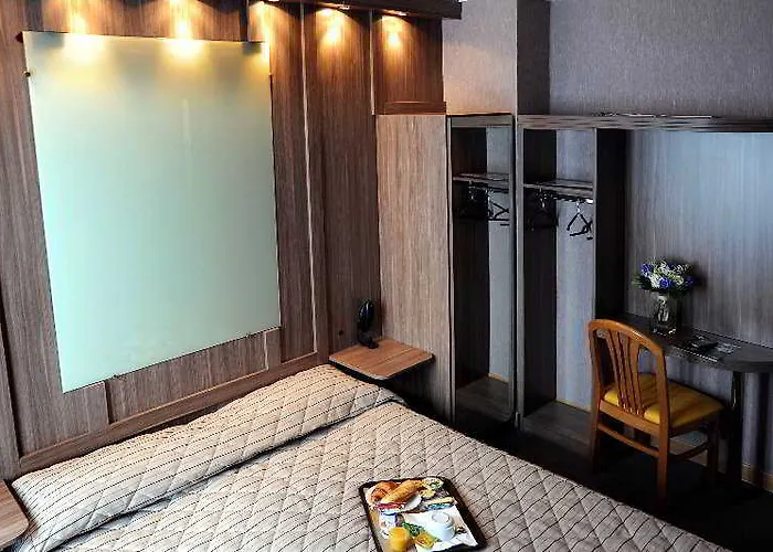 Alexandrine Opera Hotel 3*