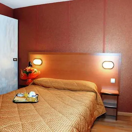 Alexandrine Opera Hotel